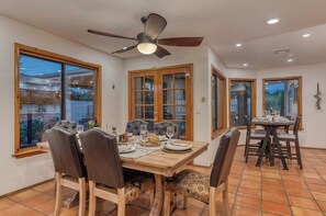 Dining - Scottsdale perfect Getaway & private Heated Pool! (Scottsdale)
