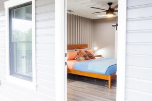 3 camere, biancheria da letto di alta qualità, una scrivania