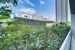 المنطقة المحيطة بالمنشأة