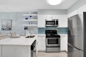 冰箱、微波炉、烤箱、炉灶