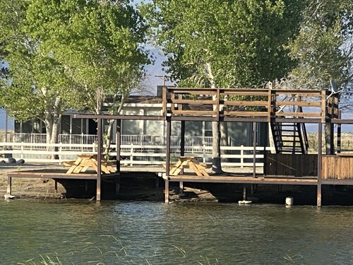 Death Valley Passageway Lakeside Cabin A at Lake Olancha