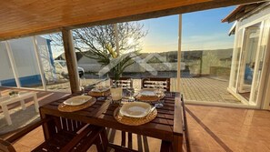 تناول الطعام بالخارج