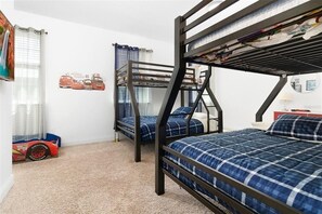 3 bedrooms, iron/ironing board, WiFi, bed sheets