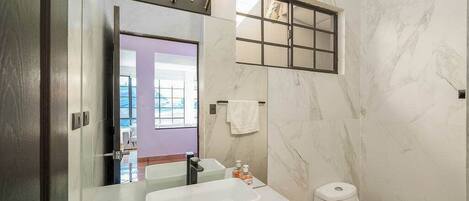 Shower, hair dryer, towels, shampoo