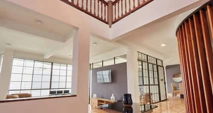 New, in the heart of the city, 5 min to US Embassy