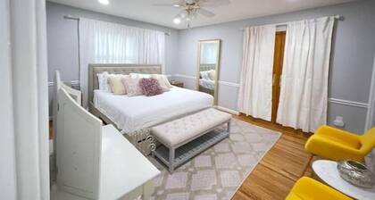 Lux Family Xcape with HotTub, Fireplace, Deck, BBQ