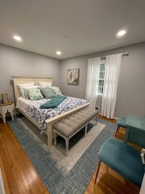 5 bedrooms, iron/ironing board, WiFi, bed sheets