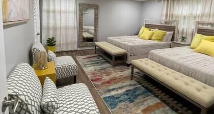 Lux Family Xcape with HotTub, Fireplace, Deck, BBQ