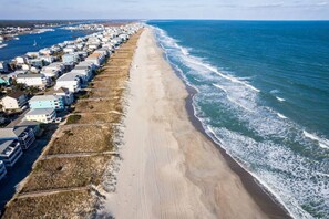 Beach nearby - Luxury Home with Water Views+Boat Ramp+King Beds (Carolina Beach)