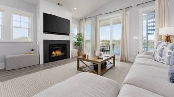 TV, fireplace, stereo