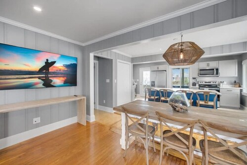 Coastal Bliss w/6 Beds Walking Distance to Beach