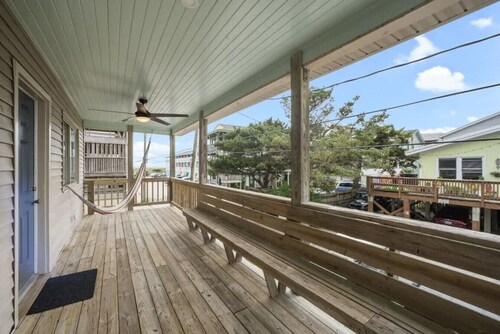 A Swell Life | Walking Distance to Ocean w/ King B