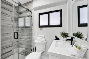 Vasca, asciugacapelli, asciugamani