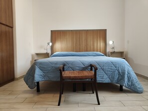 1 chambre, fer et planche à repasser, draps fournis