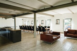 Unclassified image, 4 of 24, button