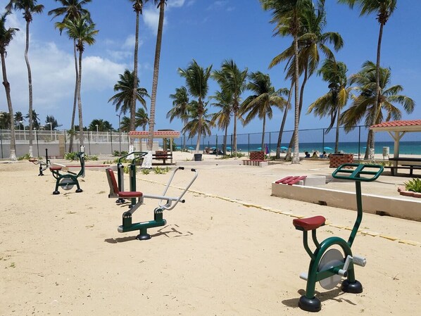 Una spiaggia nelle vicinanze