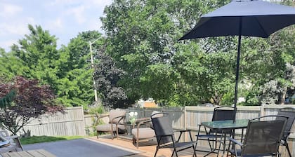 Cozy one room suite outside greater Toronto close Pearon Airport