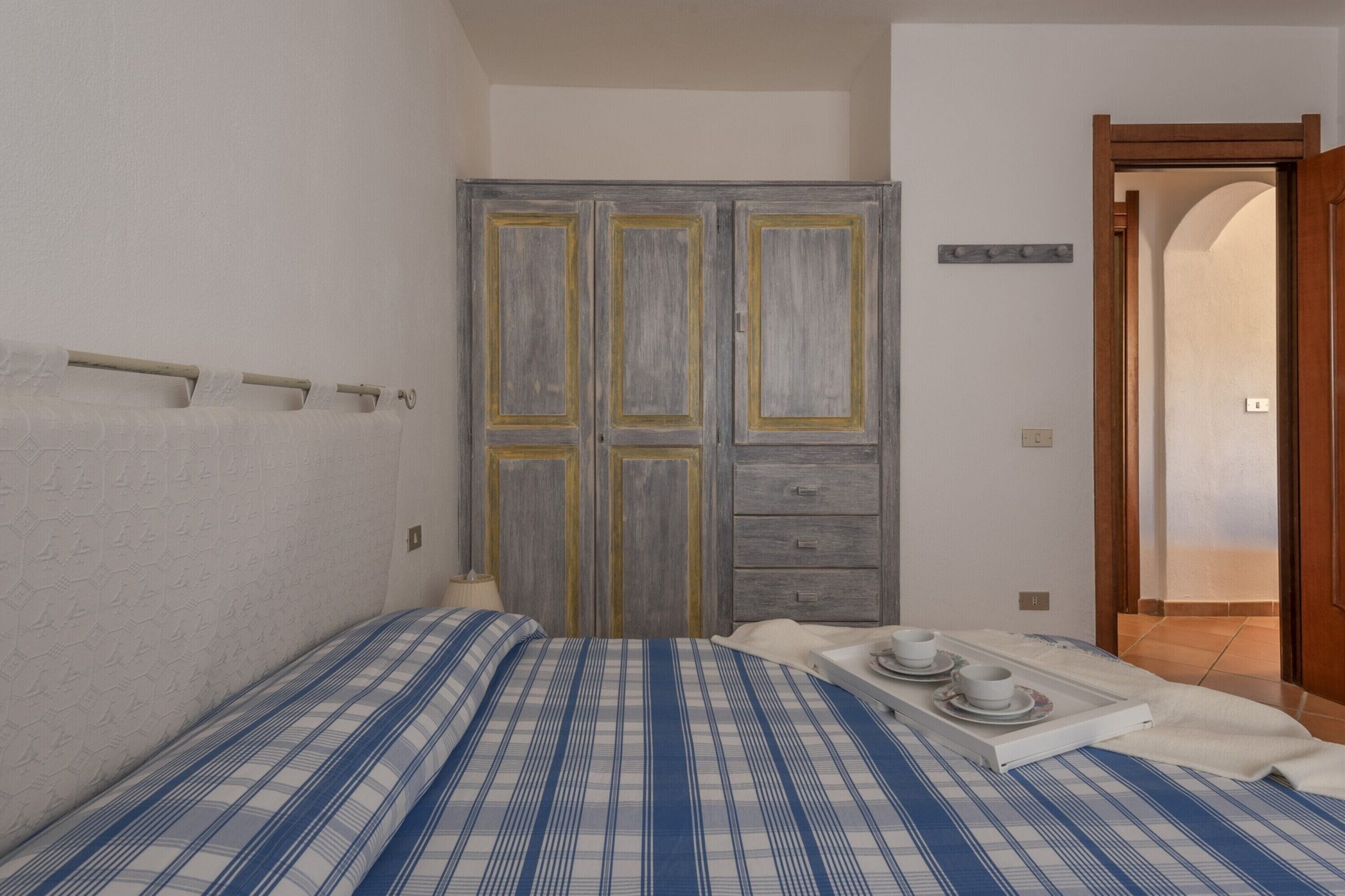 1 bedroom, bed sheets