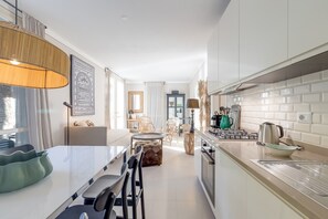 Standard-Apartment, Mehrere Schlafzimmer, am Strand (PL-Villas 2 bedroom Deluxe for 6) | Esszimmer