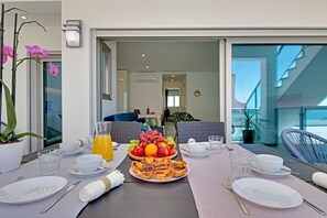 تناول الطعام