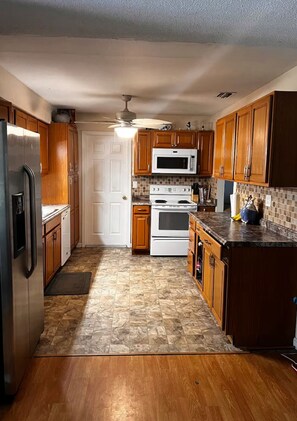 電子レンジ、オーブン、コンロ