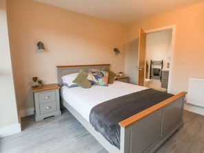 3 bedrooms, individually decorated, individually furnished, free WiFi
