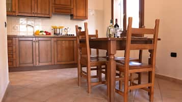 Standard Apartment, Multiple Bedrooms (Cala Viola Trilo 1.5Km With Shared) | Dining