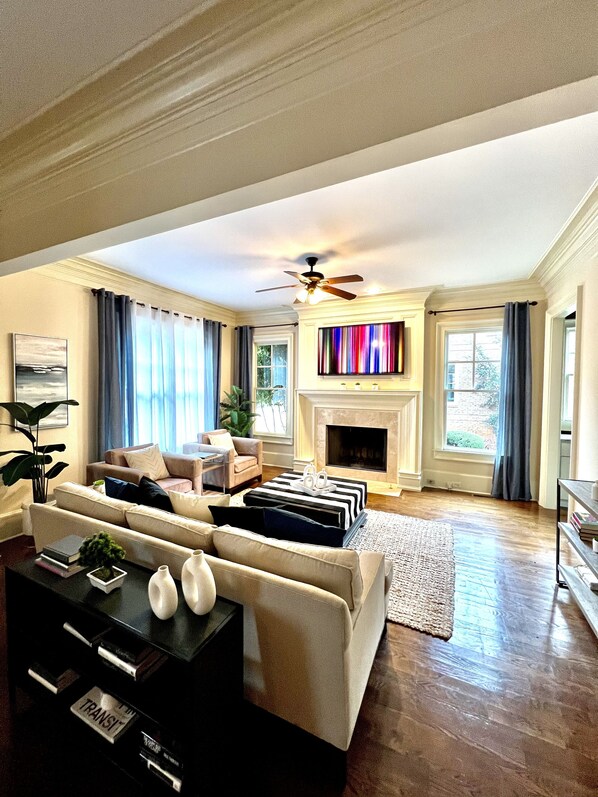 Smart TV, fireplace