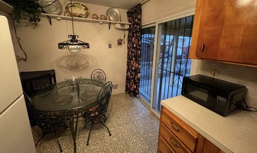 10 minutes from JFK Airport- New York City.  Large house for rent