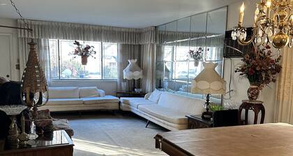 10 minutes from JFK Airport- New York City. Large house for rent