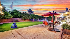Outdoor dining - Amenities Galore! Outdoor Living & Lots of Games (Peoria)