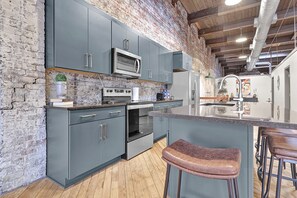 Fridge, microwave, oven, stovetop - Penthouse Loft Downtown City View! (Birmingham)