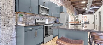 Penthouse Loft Downtown City View!