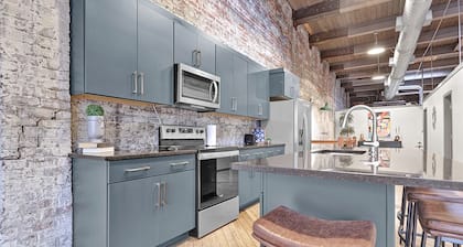 Penthouse Loft Downtown City View!