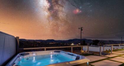 Boho🎨 Haus✦NearPark✦Views✦HotTub✦🎮Den✦🔥Pit✦Ev🔋