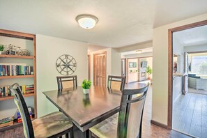 Dining - Franklin Home w/ Hot Tub & Mtn Views! (Franklin)