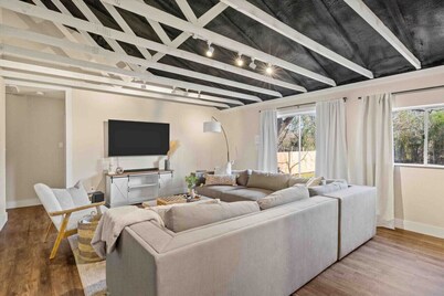 Serene Getaway Near Baylor and Magnolia Perfect for Relaxation and Exploration