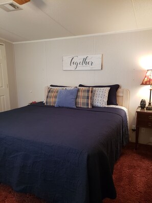 2 bedrooms, desk, iron/ironing board, free WiFi - All about the water #3 of 3-Pet-friendly! (Crescent City)