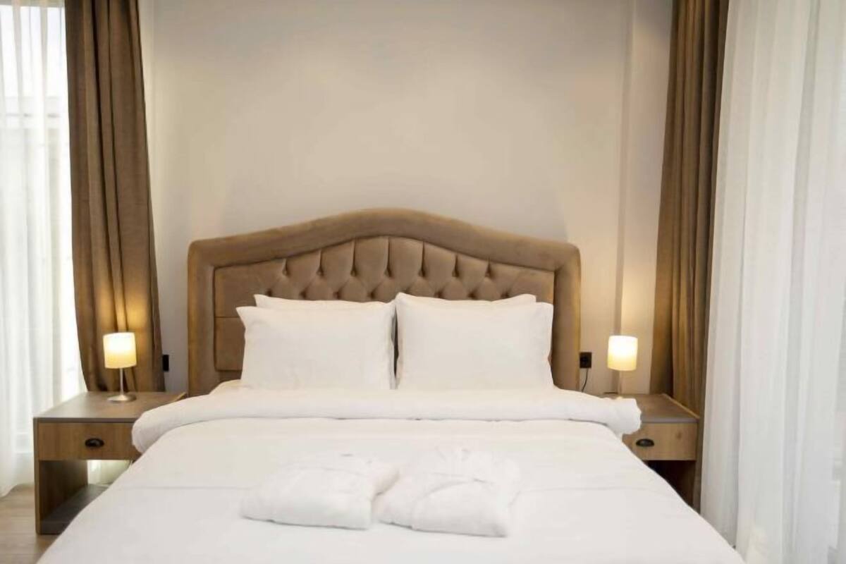 3 bedrooms, premium bedding, individually decorated