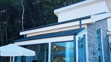 Family Villa | Premium bedding, individually decorated, individually furnished, desk