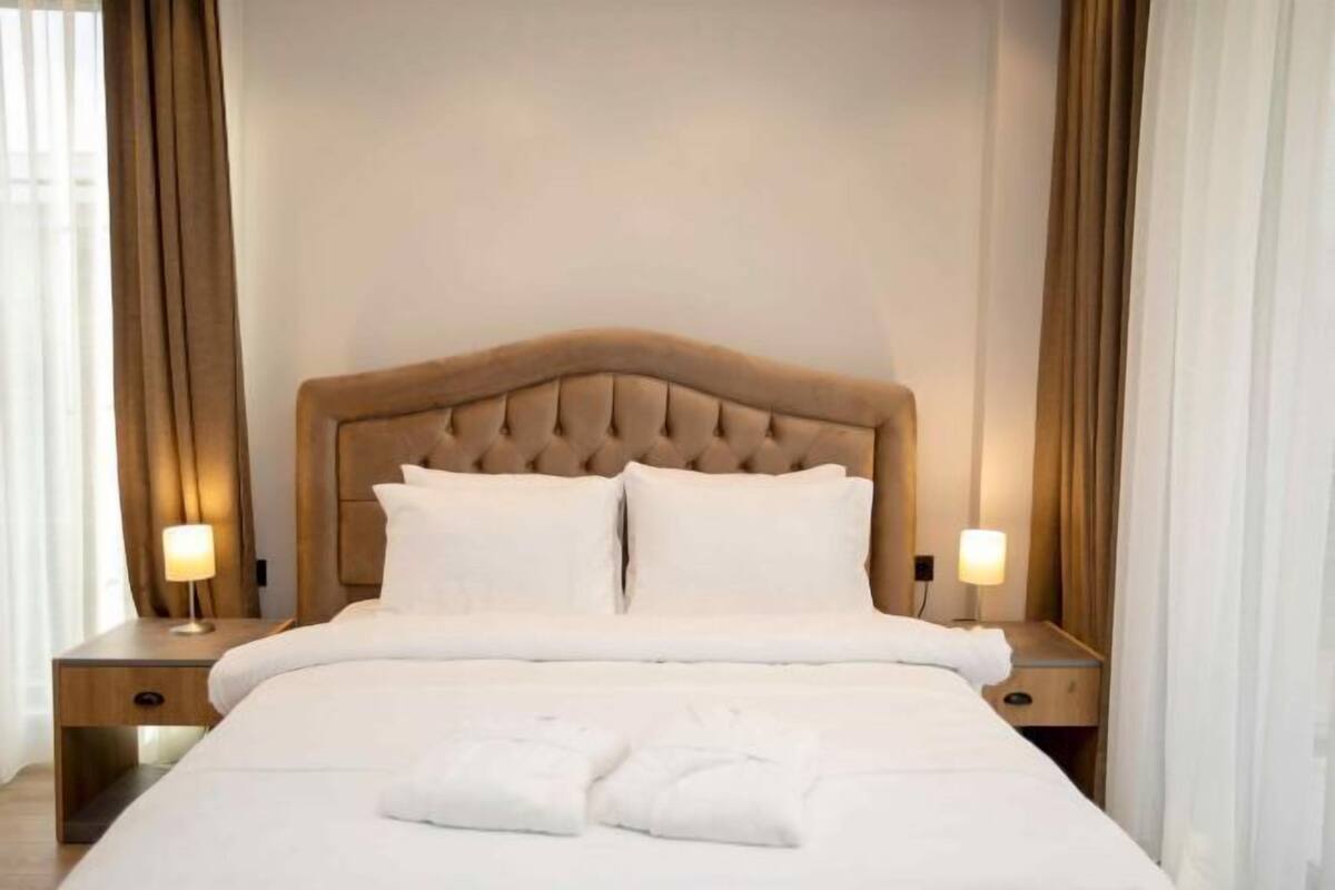 3 bedrooms, premium bedding, individually decorated