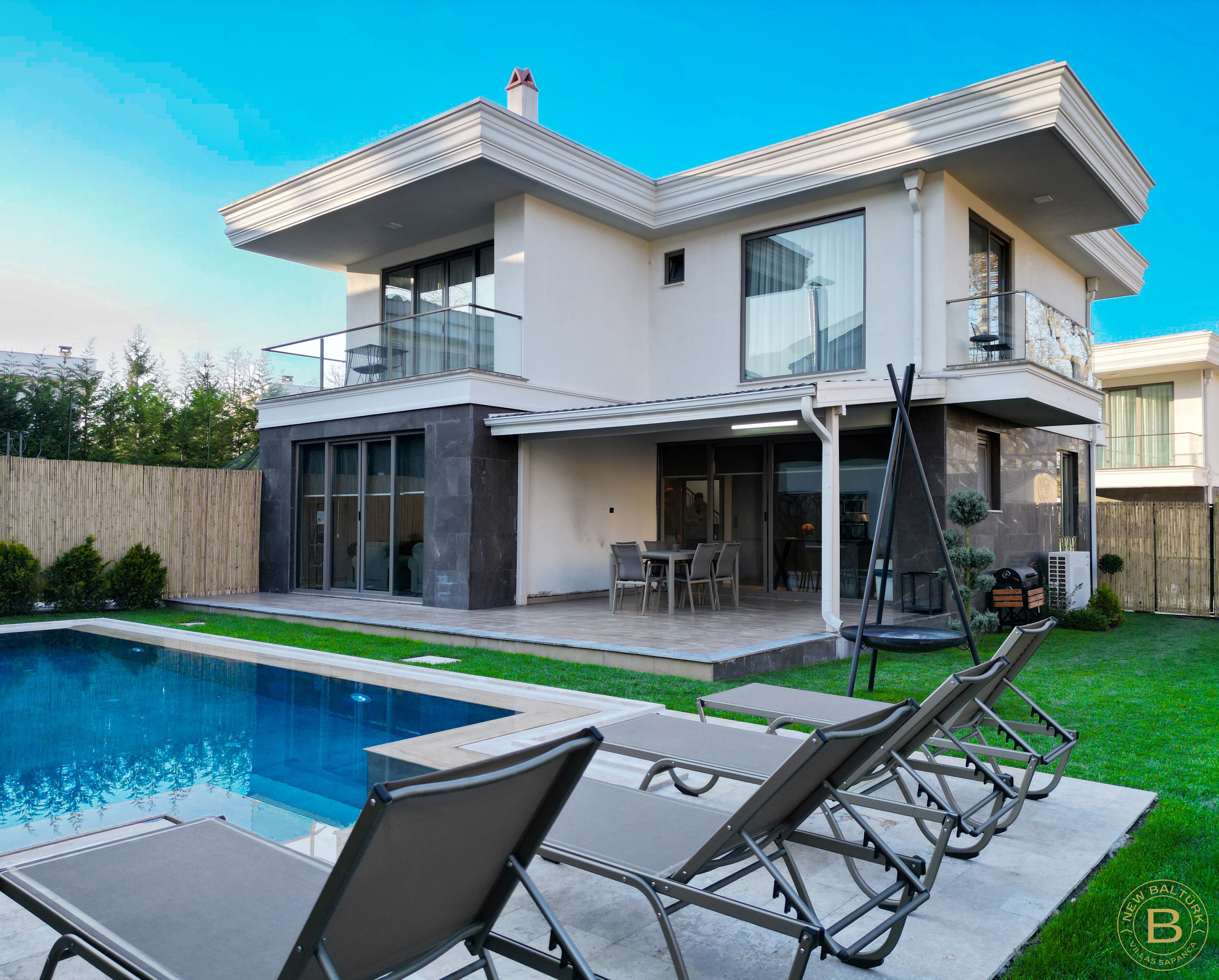 豪華別墅 | 高級寢具、獨特裝潢、布置獨特、書桌