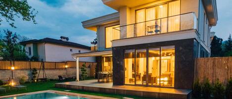 皇家别墅 | 高档床上用品、特色装修、特色家居、办公桌