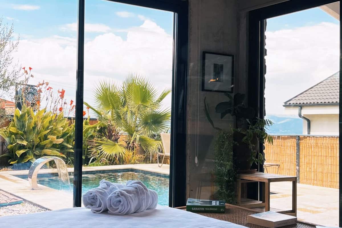 Design Villa | 3 bedrooms, premium bedding, individually decorated