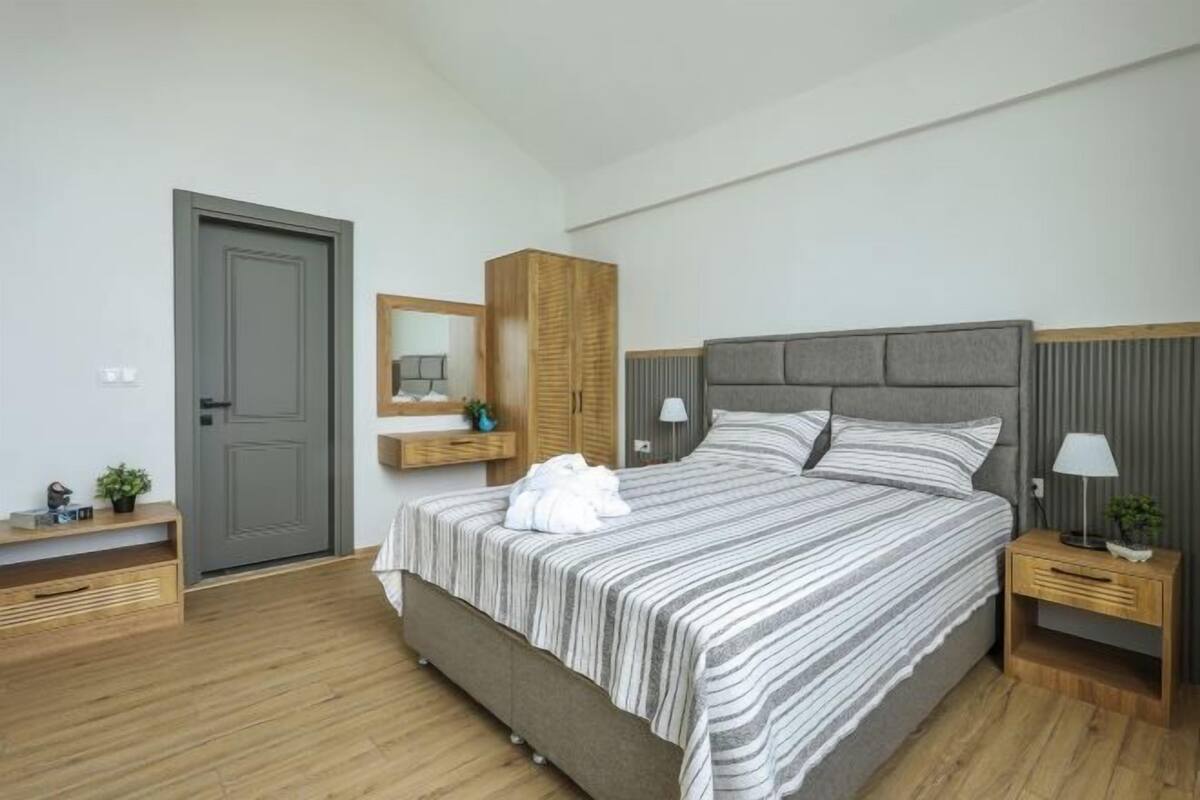 3 bedrooms, premium bedding, individually decorated
