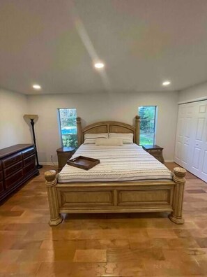 5 soverom, strykejern/-brett, wi-fi og sengetøy