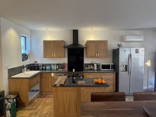 Village house, 98m2, swimming pool, air-conditioned, private parking