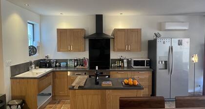 Village house, 98m2, swimming pool, air-conditioned, private parking