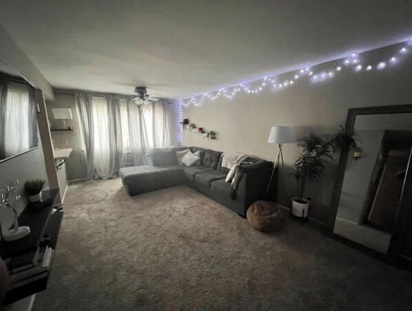 TV - Cozy 2bedroom condo 15 min south of downtown (St. Louis)