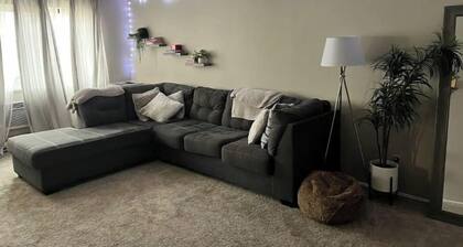 Cozy 2bedroom condo 15 min south of downtown